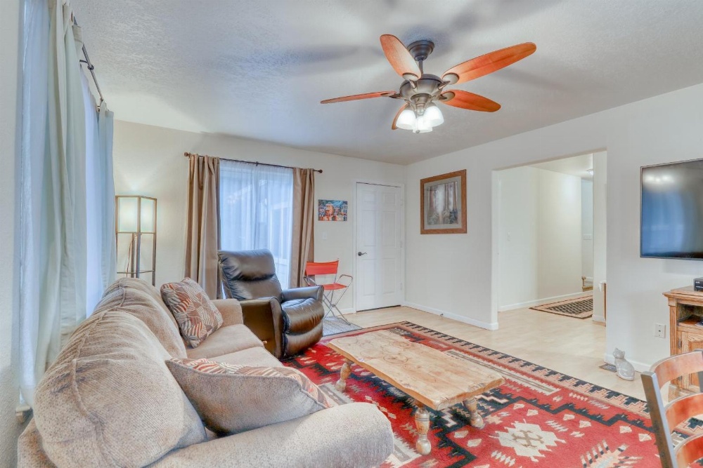 Seventh Street Select Main image